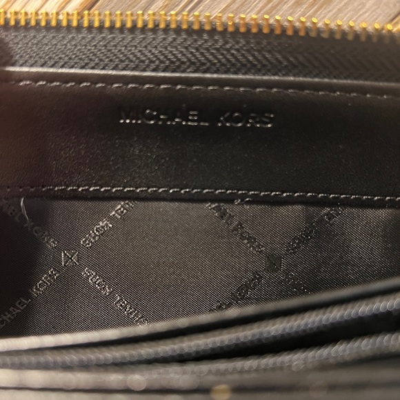 Michael Kors Black Leather Zip Wallet/Clutch-see pics and description 4 details - Picture 6 of 11